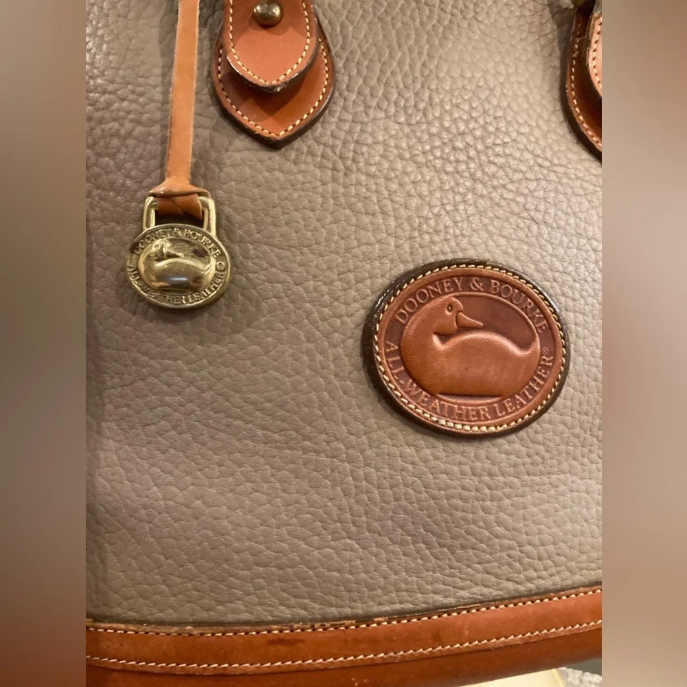 Dooney & Bourke Womens Satchel  BAG Brown Tote Leather Pockets Zip Tag‎ Vintage